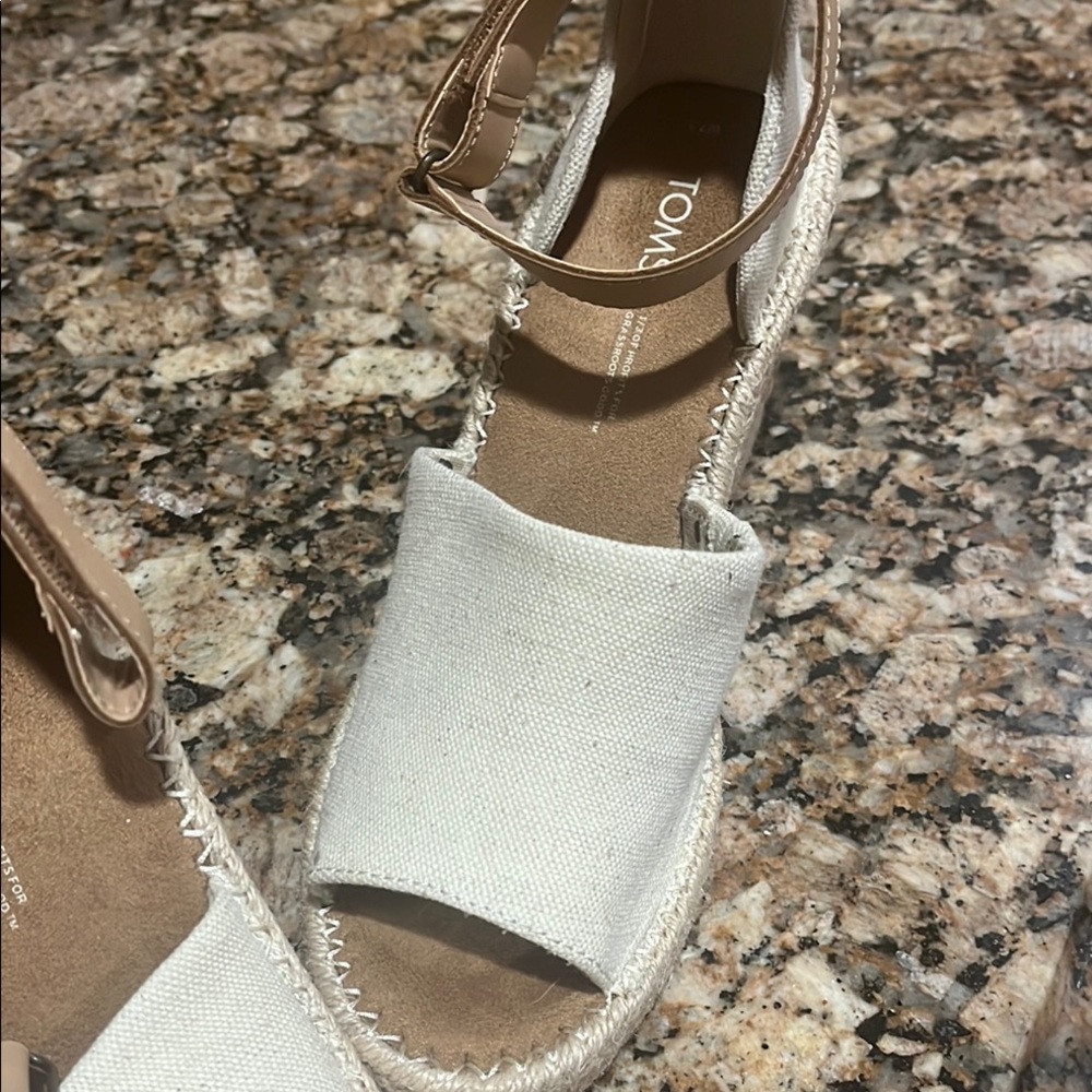 TOMS Women's Cream Sandals